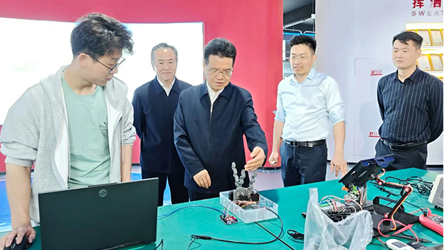 王劍鋒調(diào)研在常高校和常州科教城